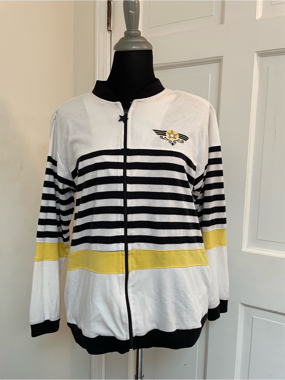 Vintage Adolfo Sport Black and White Crew Pullover